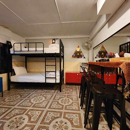 Club One Seven Gay Men Hotel Chiang Mai Bagian luar foto