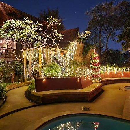 Club One Seven Gay Men Hotel Chiang Mai Bagian luar foto