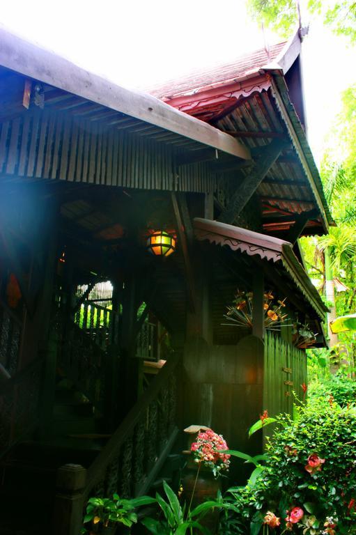 Club One Seven Gay Men Hotel Chiang Mai Bagian luar foto