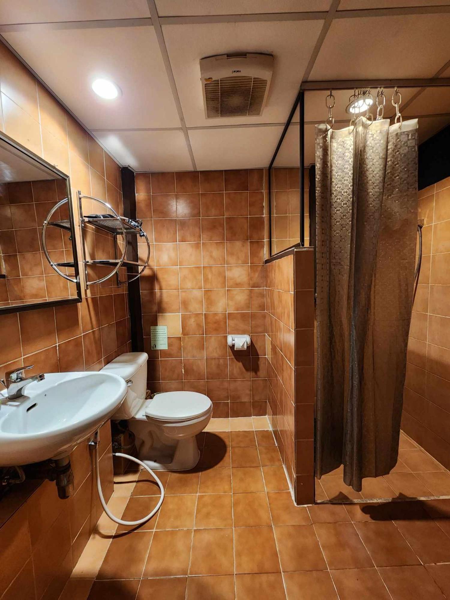 Club One Seven Gay Men Hotel Chiang Mai Bagian luar foto