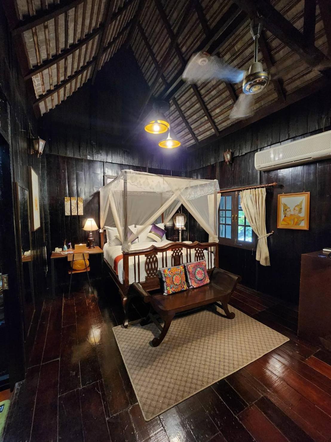 Club One Seven Gay Men Hotel Chiang Mai Bagian luar foto