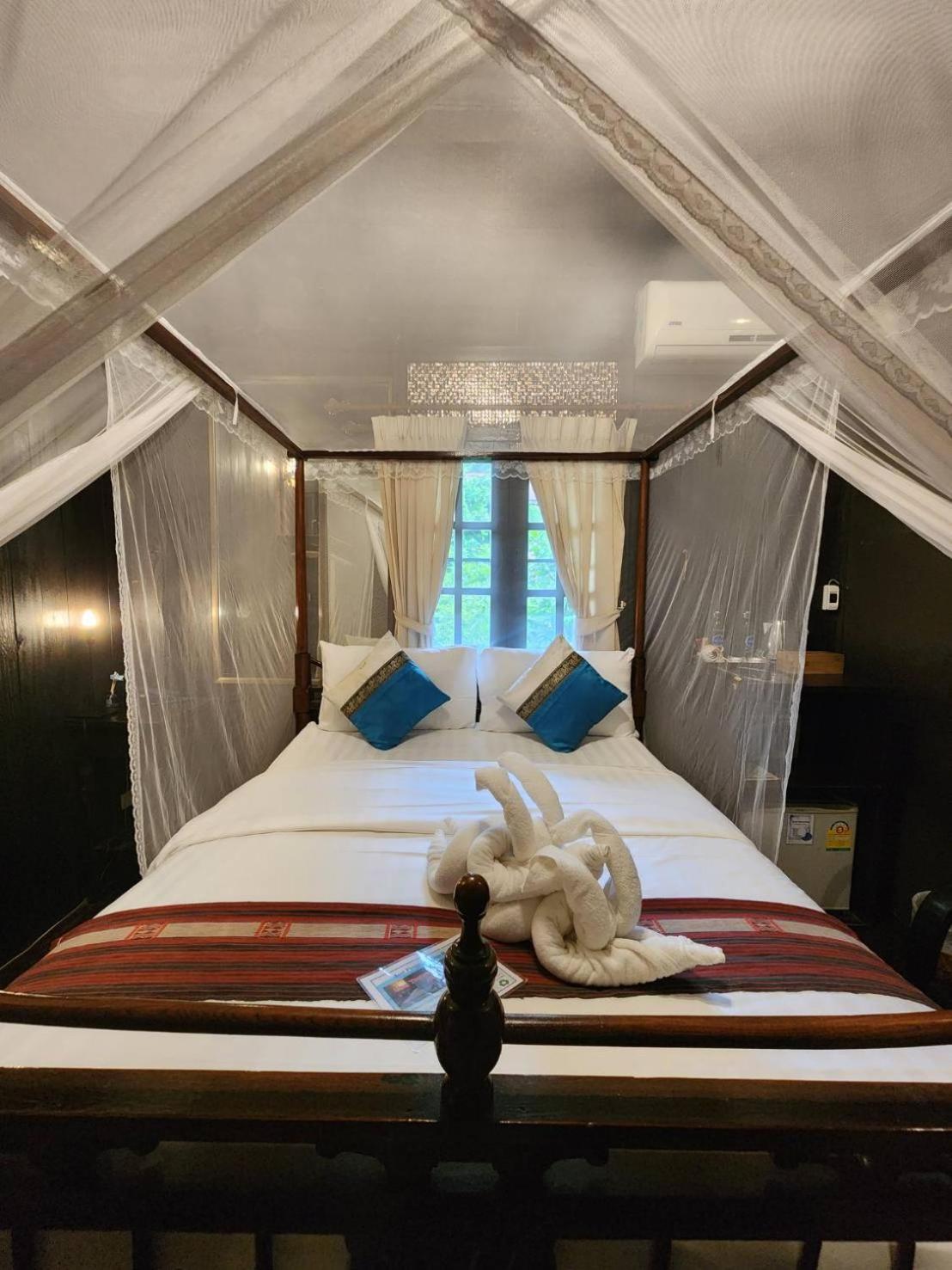 Club One Seven Gay Men Hotel Chiang Mai Bagian luar foto
