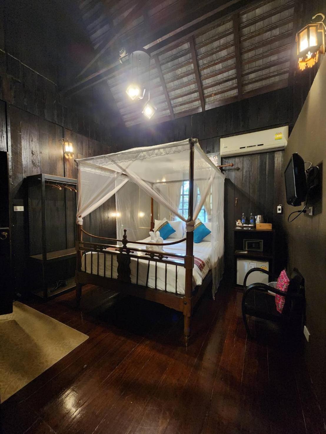 Club One Seven Gay Men Hotel Chiang Mai Bagian luar foto