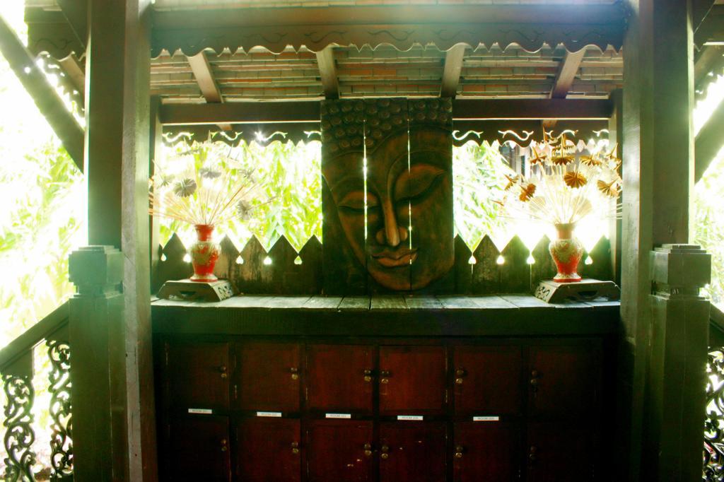 Club One Seven Gay Men Hotel Chiang Mai Bagian luar foto