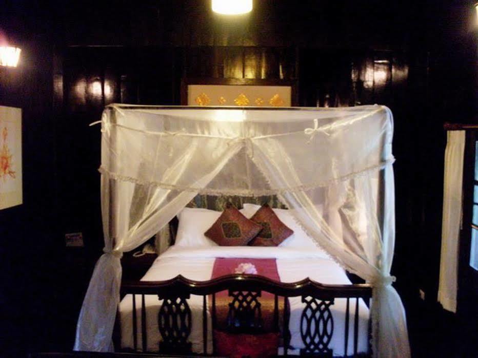 Club One Seven Gay Men Hotel Chiang Mai Bagian luar foto